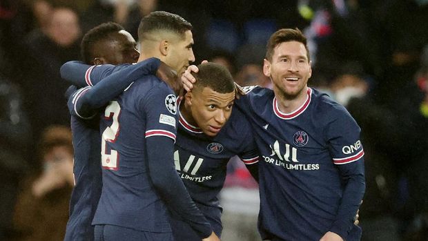 Soccer Football - Champions League - Group A - Paris St Germain v Club Brugge - Parc des Princes, Paris, France - December 7, 2021  Paris St Germain's Lionel Messi celebrates scoring their third goal with Kylian Mbappe, Idrissa Gueye and Achraf Hakimi REUTERS/Sarah Meyssonnier