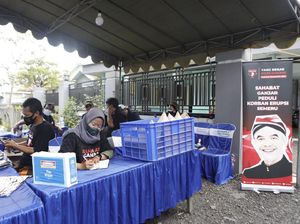 Relawan Ganjar Bangun Dapur Umum di Lokasi Pengungsian Erupsi Semeru