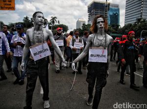 Semangat Buruh yang Tak Kenal Lelah Tuntut Kenaikan Upah
