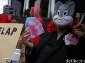 Teatrikal Habis Gelap Tak Kunjung Terang di Hari Antikorupsi Sedunia