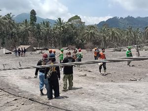 Potensi Banjir Lahar, Pencarian Korban Erupsi Semeru Dihentikan Sementara Potensi Banjir Lahar, Pencarian Korban Erupsi Semeru Dihentikan Sementara