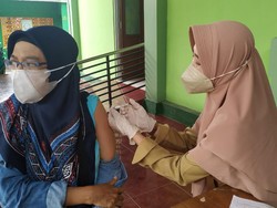 Ragu Divaksin Selain Sinovac, Laju Vaksinasi COVID-19 di Kab Blitar Turun