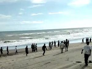 Santri Terseret Ombak di Pantai Apra Ditemukan Meninggal Santri Terseret Ombak di Pantai Apra Ditemukan Meninggal
