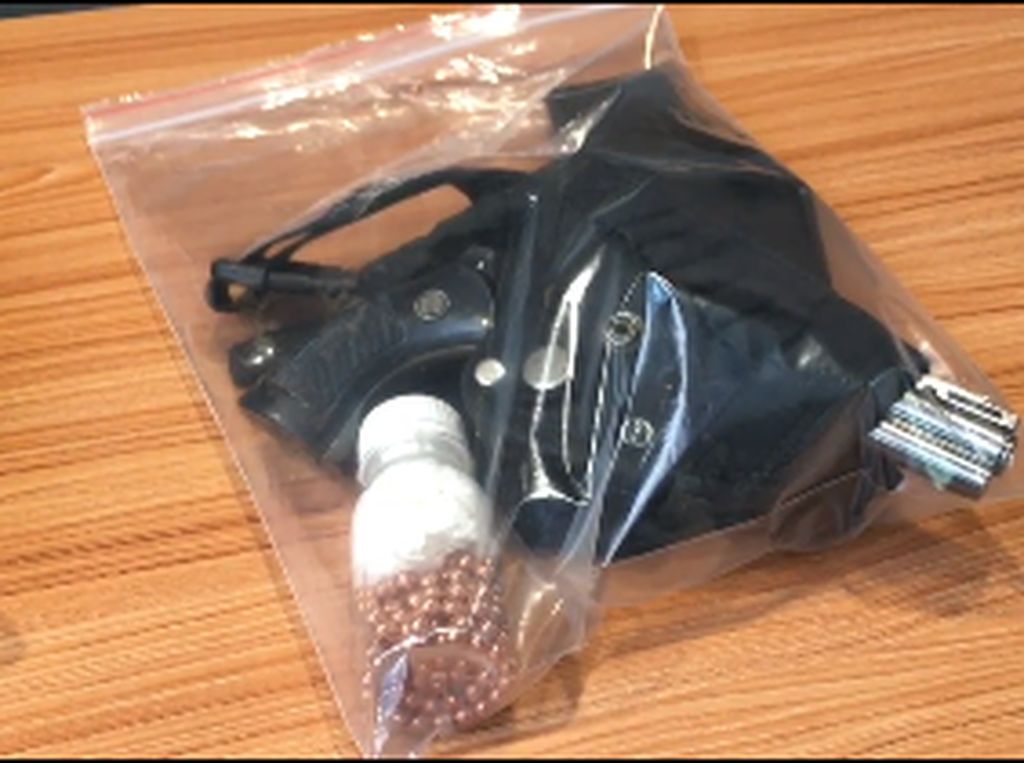 Wujud Pistol Korek Milik Pelaku Pengeroyokan Polisi di Jaksel Wujud Pistol Korek Milik Pelaku Pengeroyokan Polisi di Jaksel