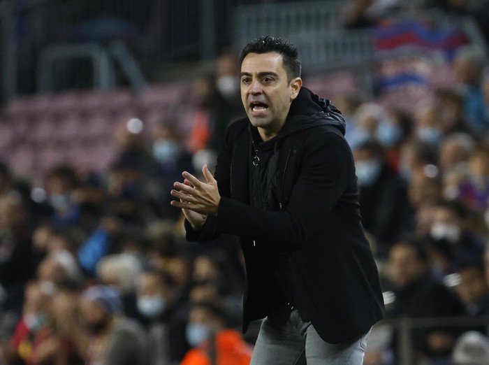 Barcelona's head coach Xavi Hernandez gives instructions from the side line during a Spanish La Liga soccer match between FC Barcelona and RCD Espanyol at the Camp Nou stadium in Barcelona, Spain, Saturday, Nov. 20, 2021. (AP Photo/Joan Monfort)