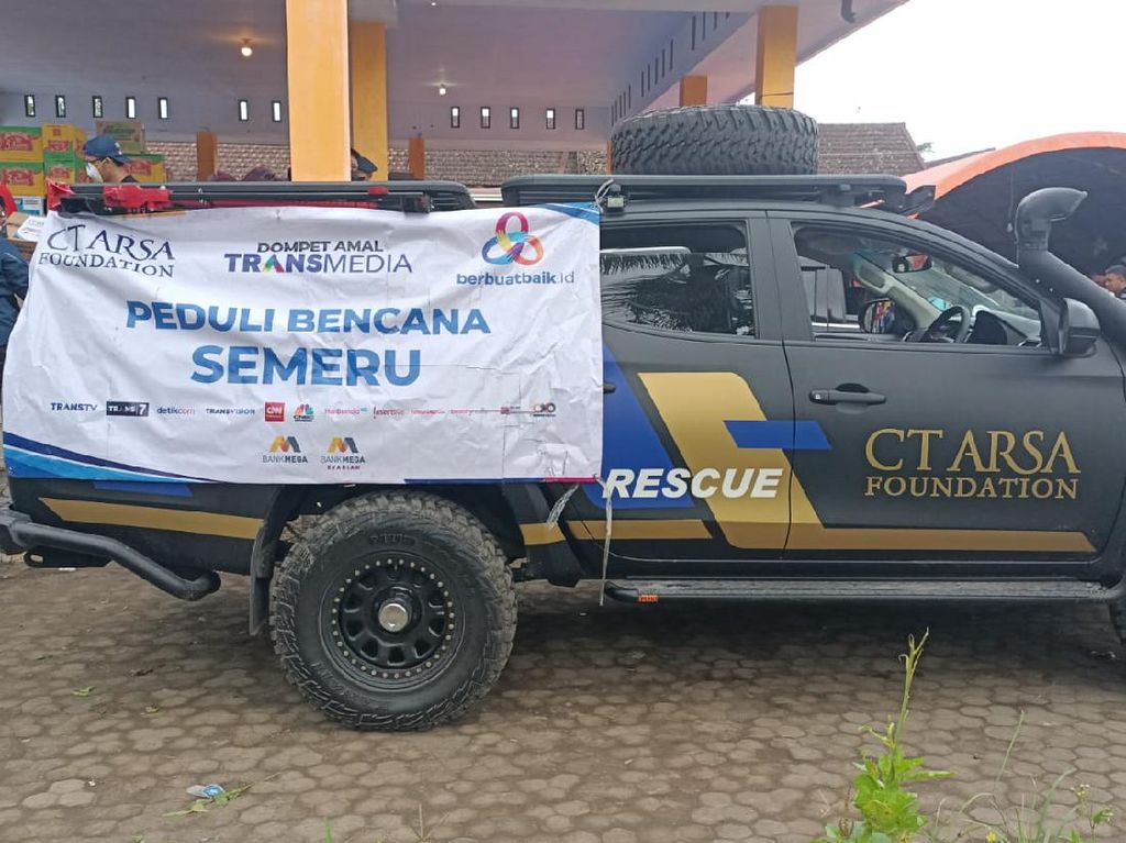 Peduli Korban Erupsi Semeru, CT ARSA Foundation Salurkan 1.000 Paket Sembako