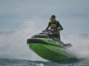 Ngebut di Laut bareng Mr. Kurir Ngebut di Laut bareng Mr. Kurir