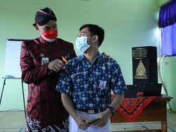 Ganjar Lantik Siswa SMAN 15 Semarang Jadi Agen Antikorupsi