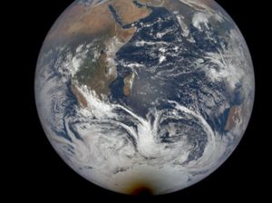 Satelit NASA Tangkap Bayangan Gelap Bumi Saat Gerhana di Antartika Satelit NASA Tangkap Bayangan Gelap Bumi Saat Gerhana di Antartika