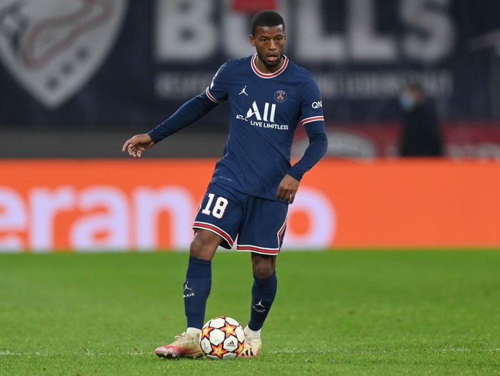 Gini Wijnaldum LEIPZIG, GERMANY - NOVEMBER 03: Georginio Wijnaldum of Paris in action during the UEFA Champions League group A match between RB Leipzig and Paris Saint-Germain at Red Bull Arena on November 03, 2021 in Leipzig, Germany. (Photo by Stuart Franklin/Getty Images)