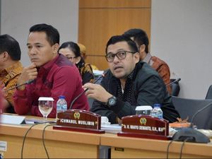 Gerindra Heran Ketua Komisi B Tahu Video Direksi TransJ Nonton Belly Dance Gerindra Heran Ketua Komisi B Tahu Video Direksi TransJ Nonton Belly Dance