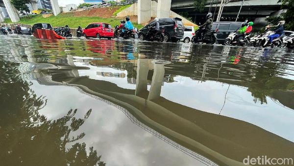 Ini Biang Kerok yang Bikin Jalan MT Haryono Cawang Tergenang