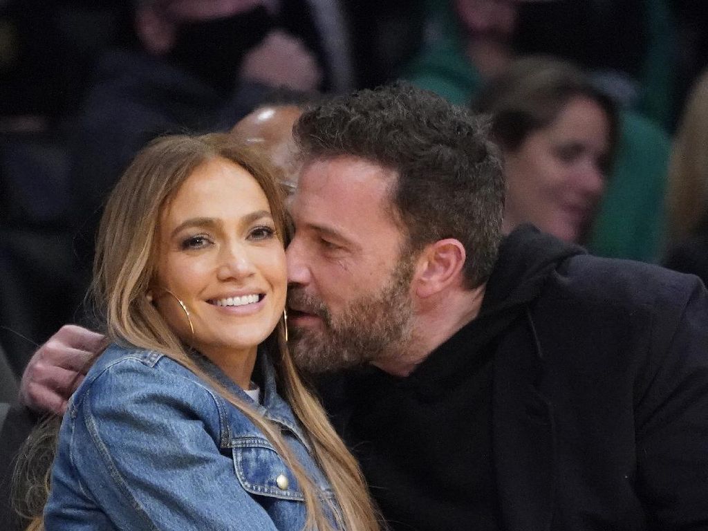 Dilamar Ben Affleck Saat Mandi, Jennifer Lopez: Hal Paling Romantis di Hidupku