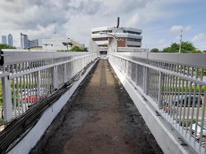 detikcom Do Your Magic: JPO MT Haryono Jaktim Selesai Dicat dan Dirapikan