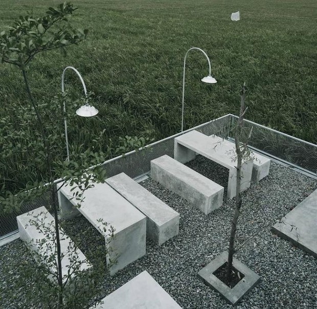 kafe Mina Padi/foto: Instagram.com/minapadi_coffeespace Kafe dengan pemandangan sawah ini terletak di kecamatan Dukuhturi, kabupaten Tegal