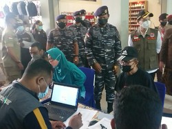 Koarmada II Surabaya Gelar Serbuan Vaksinasi di Trenggalek dan Tulungagung