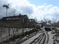 CT ARSA Foundation Salurkan 1.000 Paket Sembako untuk Korban Erupsi Semeru
