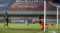 Babak pertama pertandingan pun berakhir dengan skor 0-0.