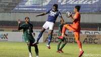 Persebaya unggul 1-0. Gol kedua Bajul Ijo dicetak oleh Bruno Moreira di menit ke-69.