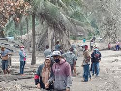 Jadi Wisata Dadakan, Khofifah Imbau Masyarakat Tak Selfie di Zona Merah Semeru