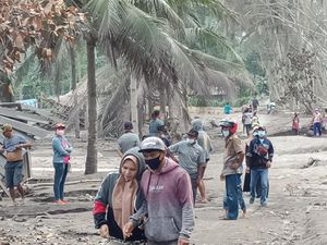 Jadi Wisata Dadakan, Khofifah Imbau Masyarakat Tak Selfie di Zona Merah Semeru