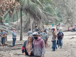 Jadi Wisata Dadakan, Khofifah Imbau Masyarakat Tak Selfie di Zona Merah Semeru