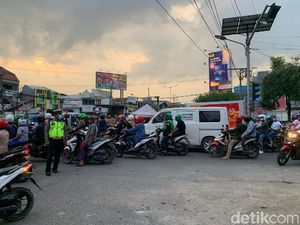 Macet Parah di Kedung Cowek Surabaya Diperkirakan Sampai H-1 Natal