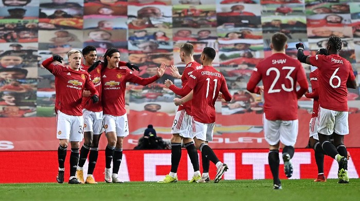 MANCHESTER, ENGLAND - JANUARY 24: Marcus Rashford of Manchester United celebrates with Donny Van De Beek, Edinson Cavani and team mates after scoring their sides second goal during The Emirates FA Cup Fourth Round match between Manchester United and Liverpool at Old Trafford on January 24, 2021 in Manchester, England. Sporting stadiums around the UK remain under strict restrictions due to the Coronavirus Pandemic as Government social distancing laws prohibit fans inside venues resulting in games being played behind closed doors. (Photo by Laurence Griffiths/Getty Images)