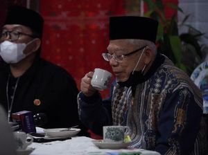 Kunker ke Sumut, Maruf Amin Mampir Kedai-Ngopi di Tepi Danau Toba