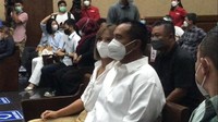 Nia Ramadhani-Ardi Bakrie On Time di Sidang Biar Nggak Disemprot Hakim