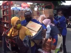 Pedagang Pasar di Solo Ramai-ramai Beri Bantuan Korban Erupsi Semeru