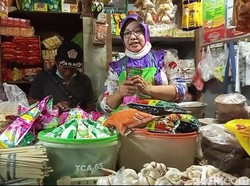 Jelang Nataru, Harga Minyak dan Cabai di Pasar Rembang Merangkak Naik
