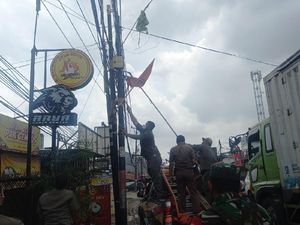 Bendera Ormas di Ciledug Dicopot Aparat, Ada yang Diikat di Tiang Listrik!