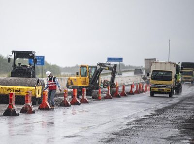 Jelang Nataru, Jalan Tol Trans Sumatera Diperbaiki