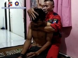 Momen Tak Biasa, Petugas Damkar Diminta Sembuhkan Orang Kesurupan!