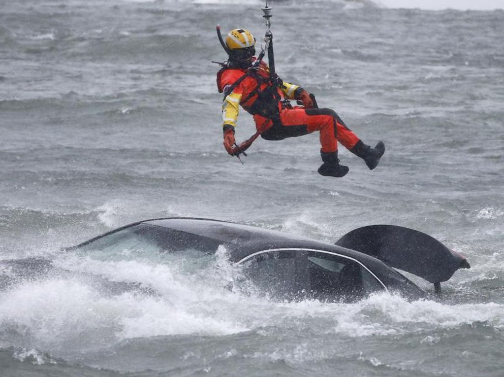 Mayat Wanita Ditemukan di Mobil Tenggelam Dekat Air Terjun Niagara