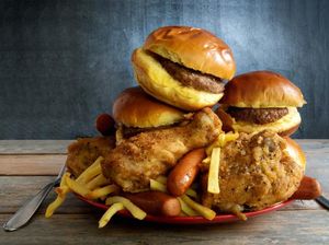 4 Tips Jaga Berat Badan Usai Makan Berlebihan 4 Tips Jaga Berat Badan Usai Makan Berlebihan