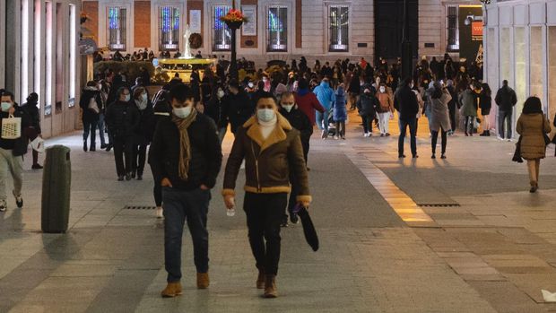 Pemerintah membatalkan PPKM Level 3 di periode Nataru