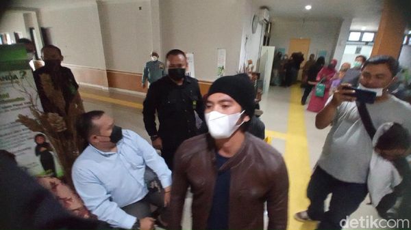 5 Potret Rizki DA Hadiri Sidang Cerai di PA Bandung