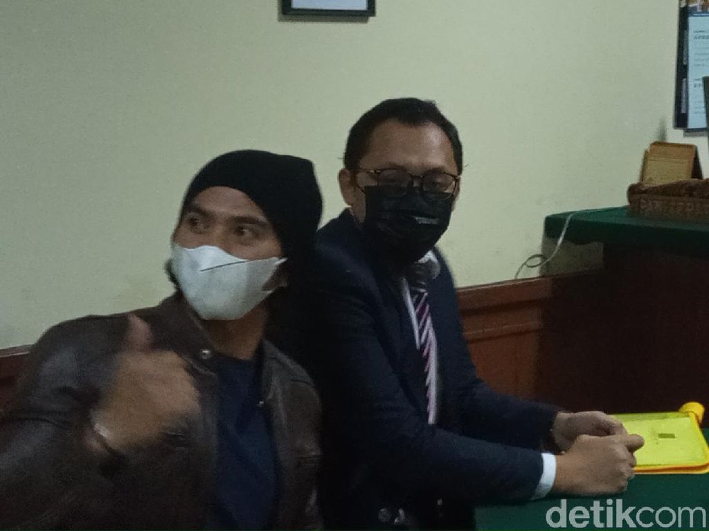 Rizki DA Bicara soal Nasib Anak Usai Ceraikan Nadya Mustika Rizki DA Bicara soal Nasib Anak Usai Ceraikan Nadya Mustika
