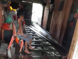 Permukiman Warga Suku Laut di Riau Rusak Dihantam Gelombang 4 Meter