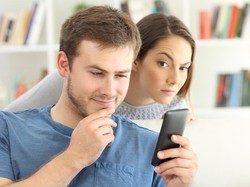 e-Life Malam Nanti: Kala Cintaku Mendua