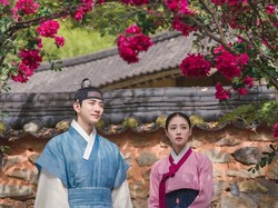 Junho 2PM-Lee Se Young Bocorkan Adegan Ranjang di The Red Sleeve