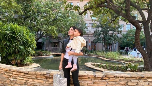 7 Gaya Stylish Shandy Aulia Liburan di Amerika Sambil Momong Anak