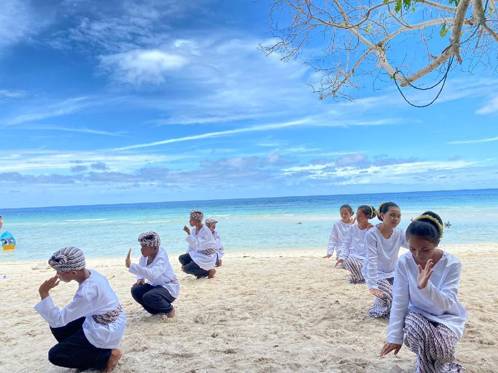 Festival Tanjung Waka di Kepulauan Sula Ajak Traveler Peduli Lingkungan