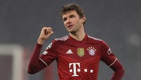 Yap, Bayern Munich. Seragam Thomas Mueller dkk menjadi yang paling laris di Eropa, dengan terjual 3,25 juta helai. Foto: Getty Images/Alexander Hassenstein