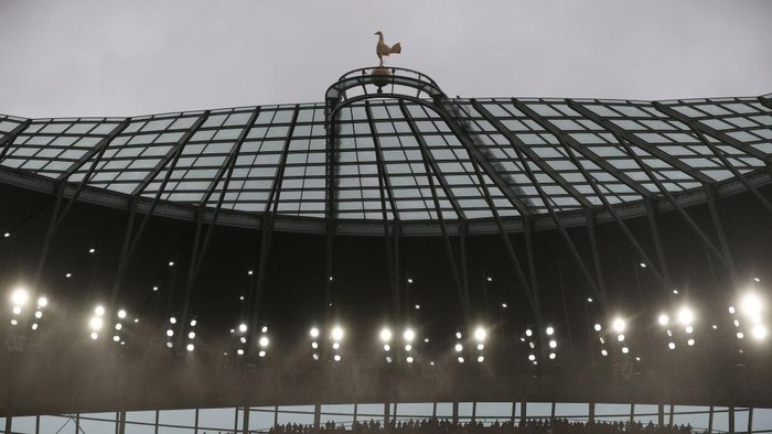 LONDON, ENGLAND - DECEMBER 05: Rain falls during the Premier League match between Tottenham Hotspur  and  Norwich City at Tottenham Hotspur Stadium on December 05, 2021 in London, England. (Photo by Julian Finney/Getty Images)