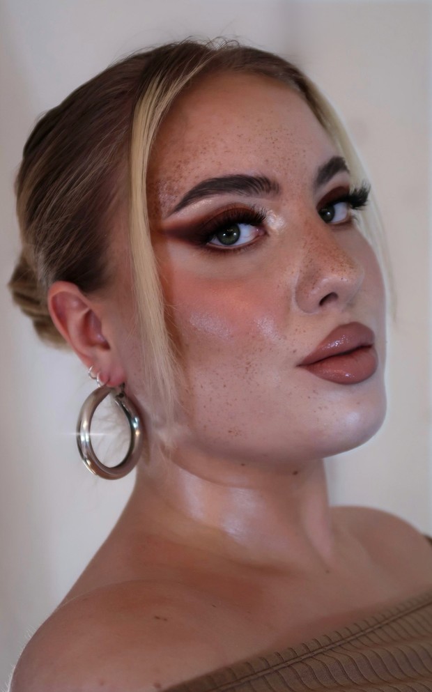 Tren makeup dari setiap dekade/ Foto: Instagram @mandydoeshermakeup Tren makeup dari setiap dekade