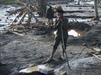 Korban Erupsi Semeru Menanti Keluarga yang Tidak Kembali