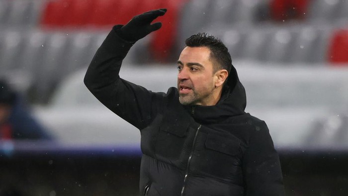 MUNICH, GERMANY - DECEMBER 08: Xavier Hernández i Creus, head coach of Barcelona gestures during the UEFA Champions League group E match between FC Bayern München and FC Barcelona at Football Arena Munich on December 08, 2021 in Munich, Germany. (Photo by Alexander Hassenstein/Getty Images)